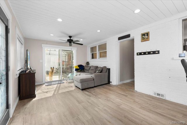 35324 Weideman Street, Clinton Charter Township, MI 48035