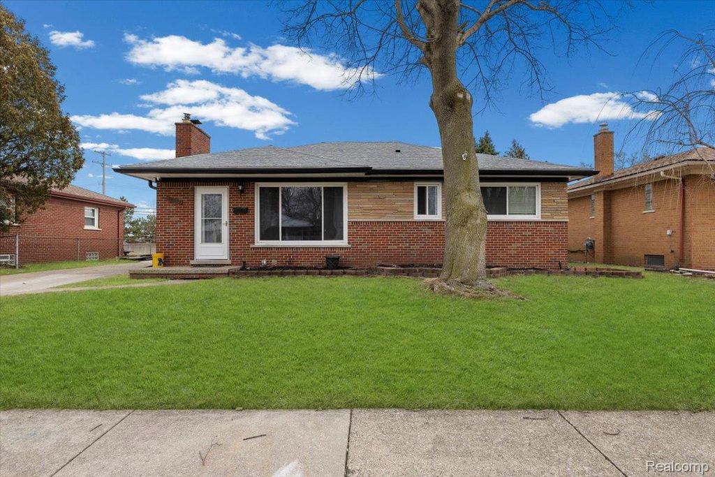 35324 Weideman Street, Clinton Charter Township, MI 48035