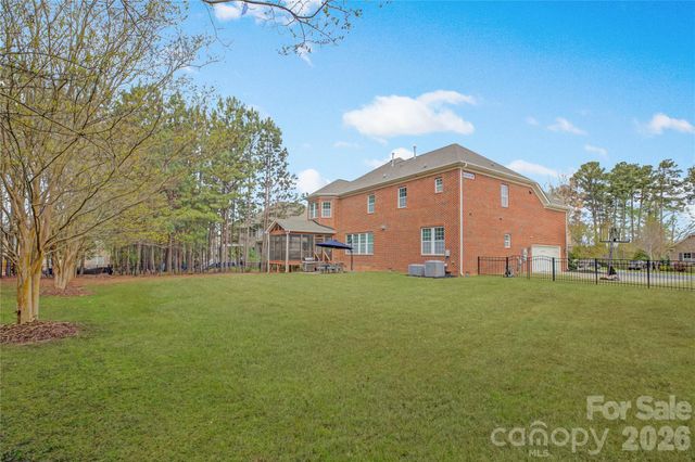 16518 Governors Club Court, Charlotte, NC 28278