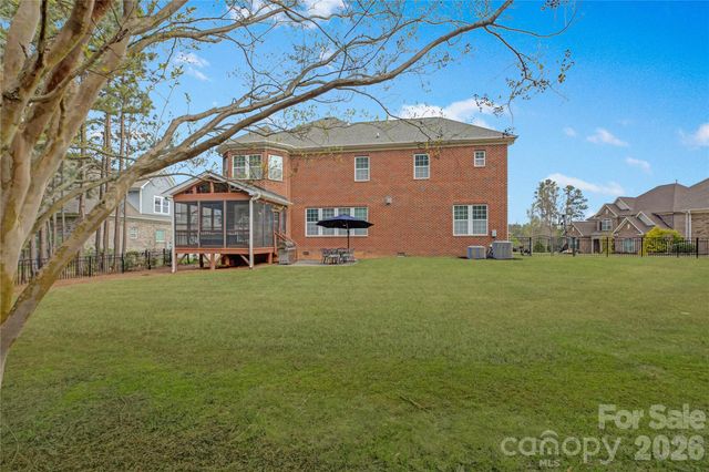 16518 Governors Club Court, Charlotte, NC 28278