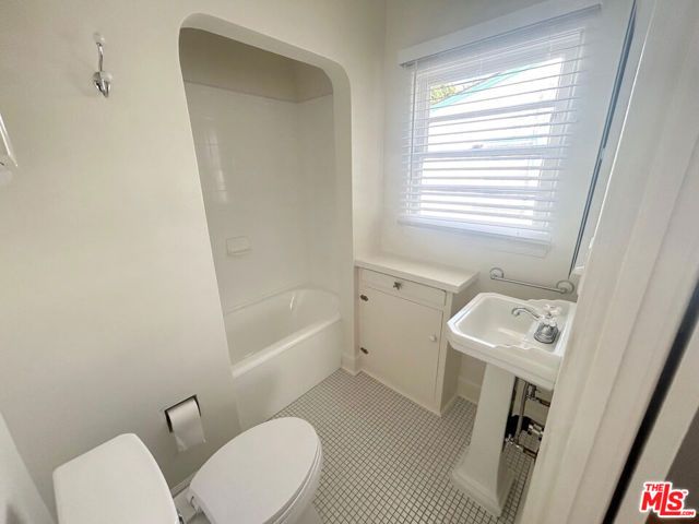 940 Milwood Avenue, Los Angeles, CA 90291