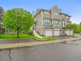 4 Cambridge Drive 4, Danbury, CT 06811
