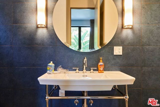 1724 N Sierra Bonita Avenue, Los Angeles, CA 90046