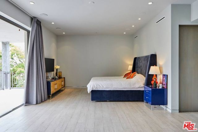 1724 N Sierra Bonita Avenue, Los Angeles, CA 90046