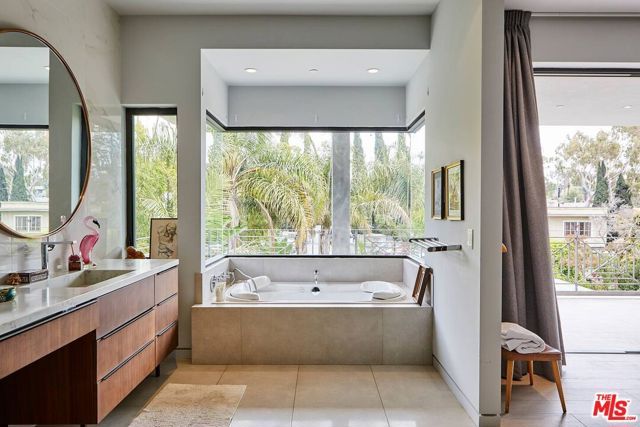 1724 N Sierra Bonita Avenue, Los Angeles, CA 90046