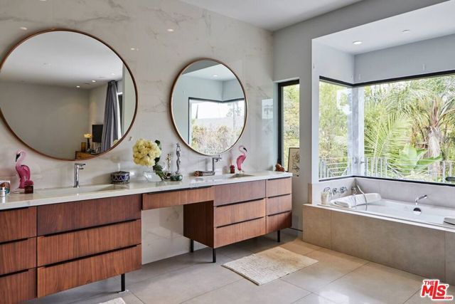 1724 N Sierra Bonita Avenue, Los Angeles, CA 90046