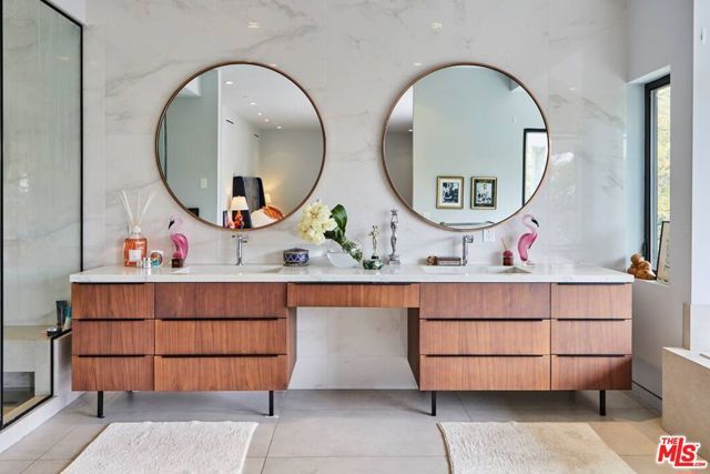 1724 N Sierra Bonita Avenue, Los Angeles, CA 90046