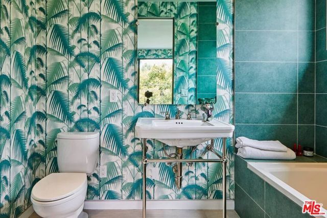 1724 N Sierra Bonita Avenue, Los Angeles, CA 90046