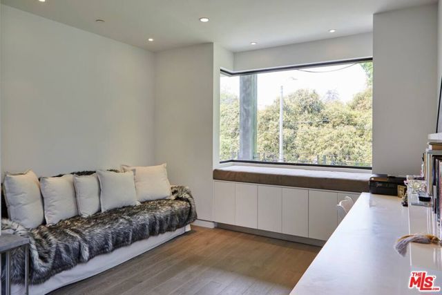 1724 N Sierra Bonita Avenue, Los Angeles, CA 90046