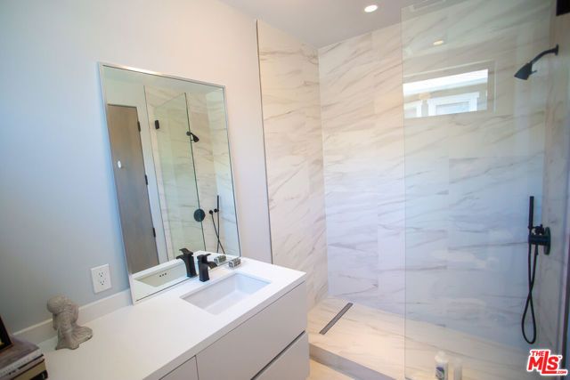 1724 N Sierra Bonita Avenue, Los Angeles, CA 90046