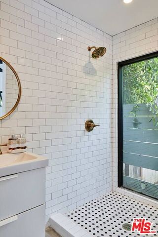 1724 N Sierra Bonita Avenue, Los Angeles, CA 90046