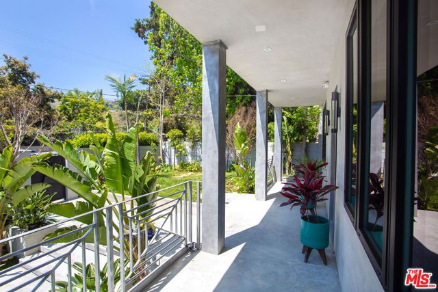 1724 N Sierra Bonita Avenue, Los Angeles, CA 90046