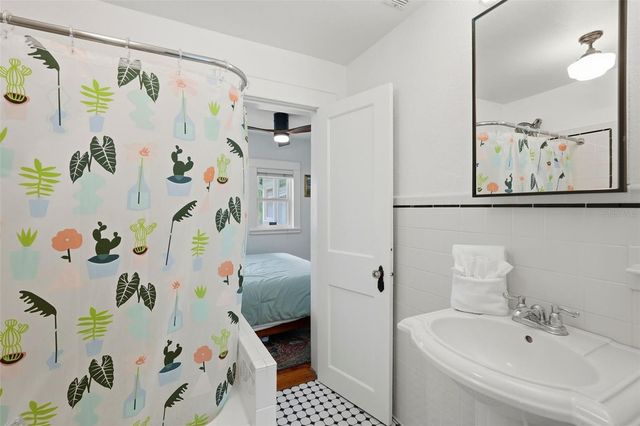 608 KIRKWOOD TERRACE N, St Petersburg, FL 33701