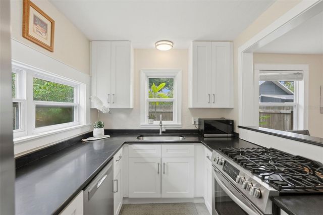 608 KIRKWOOD TERRACE N, St Petersburg, FL 33701