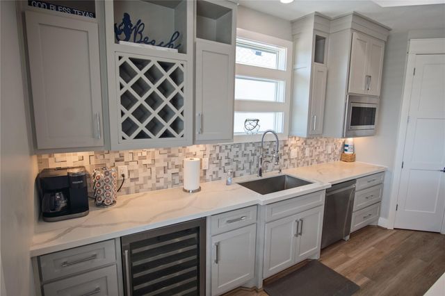 1977 Royalville Court, Crystal Beach, TX 77650
