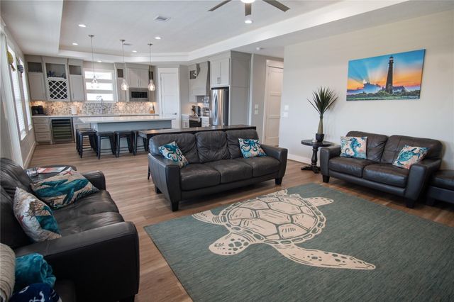 1977 Royalville Court, Crystal Beach, TX 77650