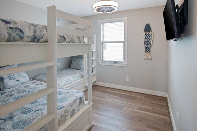 1977 Royalville Court, Crystal Beach, TX 77650