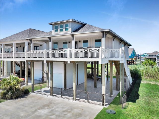 1977 Royalville Court, Crystal Beach, TX 77650