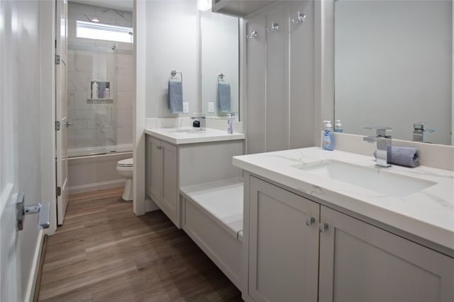 1977 Royalville Court, Crystal Beach, TX 77650