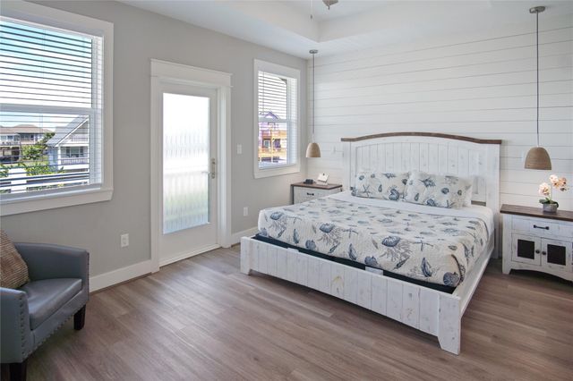 1977 Royalville Court, Crystal Beach, TX 77650