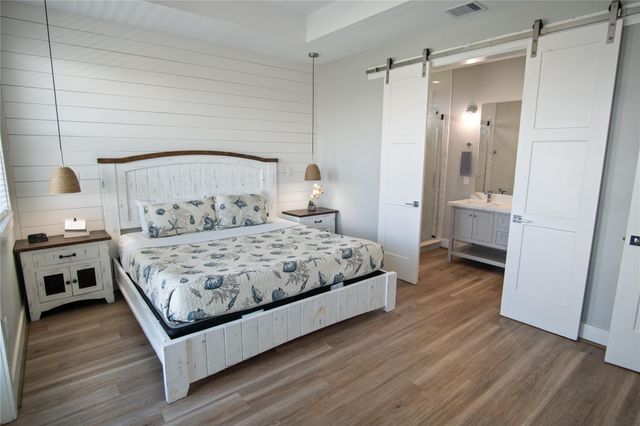 1977 Royalville Court, Crystal Beach, TX 77650