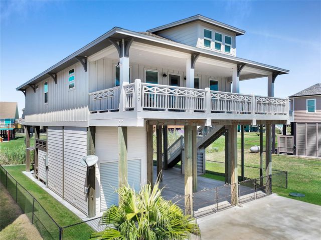 1977 Royalville Court, Crystal Beach, TX 77650