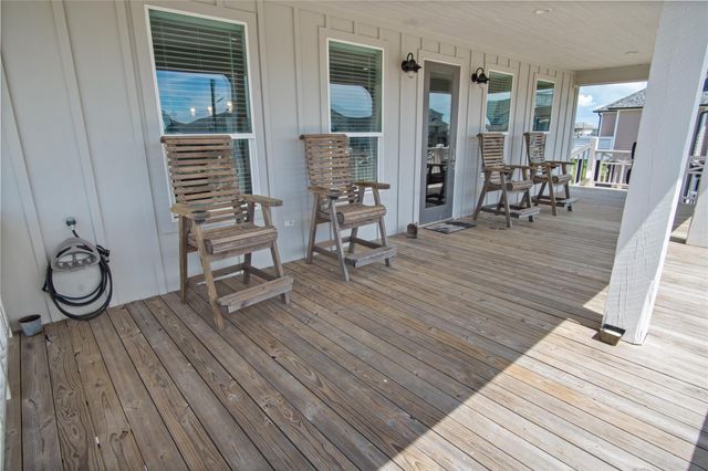1977 Royalville Court, Crystal Beach, TX 77650