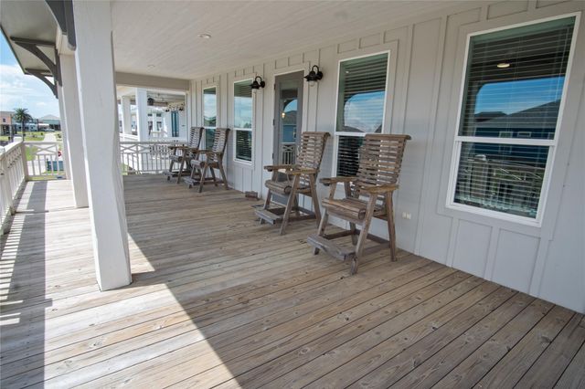 1977 Royalville Court, Crystal Beach, TX 77650