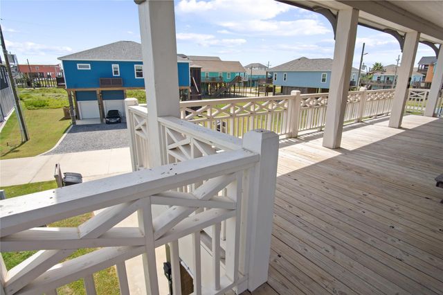 1977 Royalville Court, Crystal Beach, TX 77650