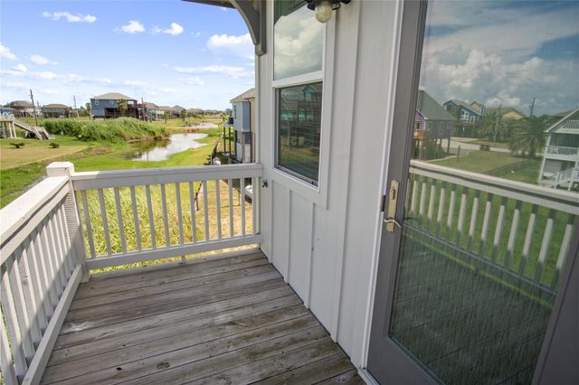 1977 Royalville Court, Crystal Beach, TX 77650