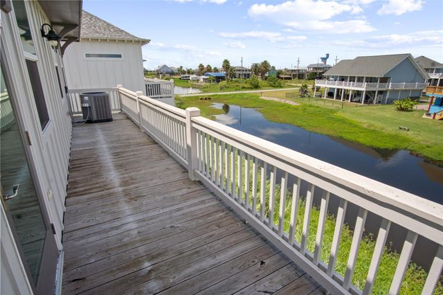 1977 Royalville Court, Crystal Beach, TX 77650