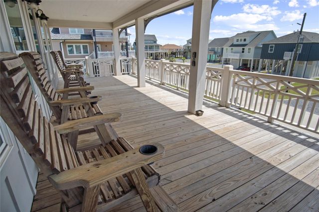 1977 Royalville Court, Crystal Beach, TX 77650