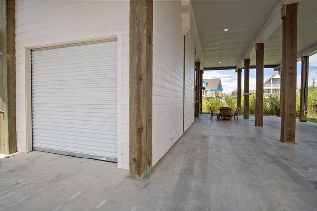 1977 Royalville Court, Crystal Beach, TX 77650