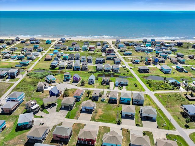1977 Royalville Court, Crystal Beach, TX 77650