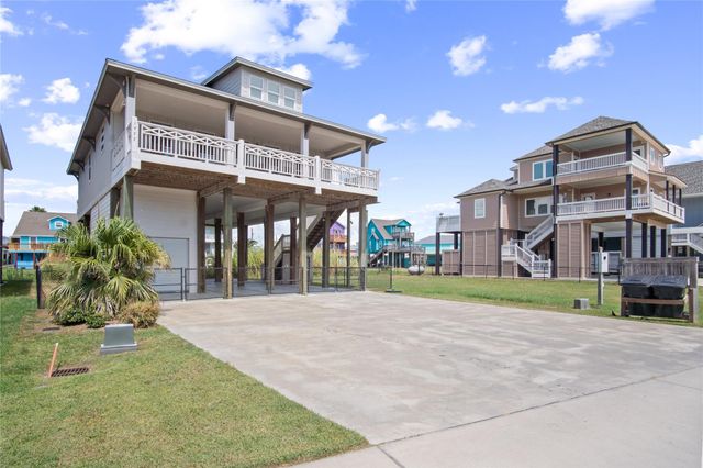 1977 Royalville Court, Crystal Beach, TX 77650