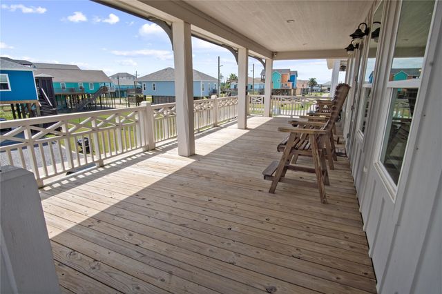 1977 Royalville Court, Crystal Beach, TX 77650