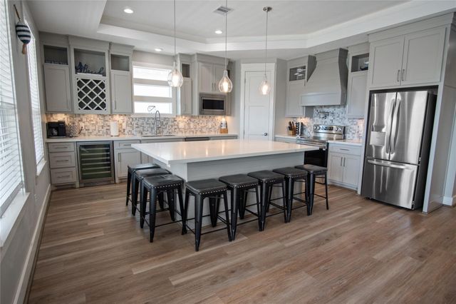 1977 Royalville Court, Crystal Beach, TX 77650