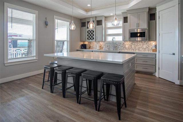 1977 Royalville Court, Crystal Beach, TX 77650