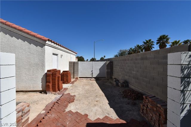 4207 Famoso Drive, North Las Vegas, NV 89032