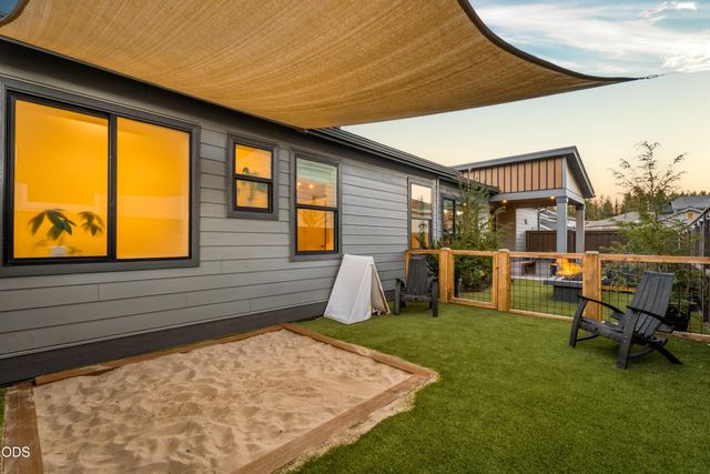 2265 NW Skyline Ranch Road, Bend, OR 97703