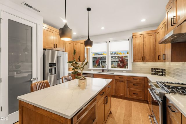 2265 NW Skyline Ranch Road, Bend, OR 97703