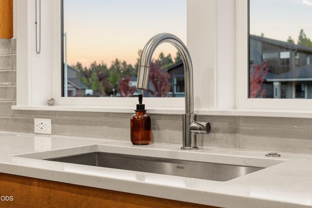 2265 NW Skyline Ranch Road, Bend, OR 97703
