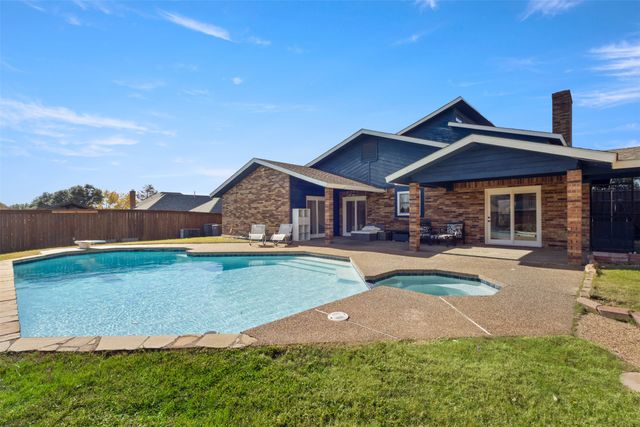 2341 Heatherwoods Way, Carrollton, TX 75007