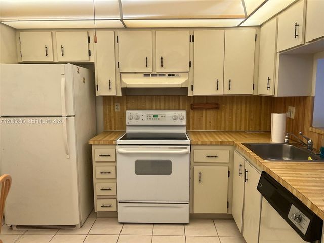 1101 Colony Point Cir 318, Pembroke Pines, FL 33026