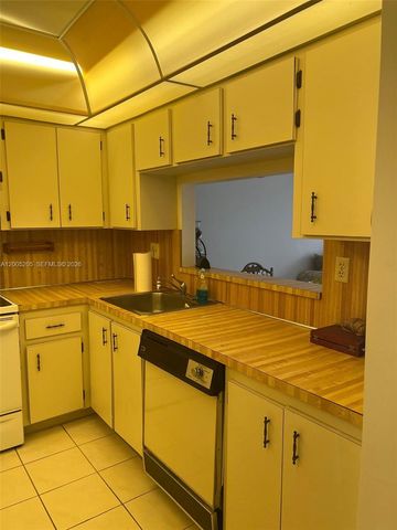 1101 Colony Point Cir 318, Pembroke Pines, FL 33026