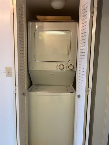 1101 Colony Point Cir 318, Pembroke Pines, FL 33026