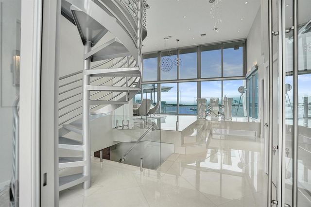 2200 SE 21ST Drive, Fort Lauderdale, FL 33316