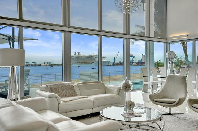 2200 SE 21ST Drive, Fort Lauderdale, FL 33316