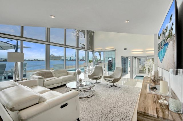 2200 SE 21ST Drive, Fort Lauderdale, FL 33316