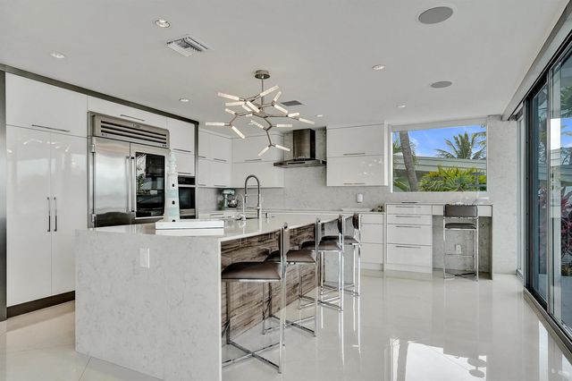 2200 SE 21ST Drive, Fort Lauderdale, FL 33316